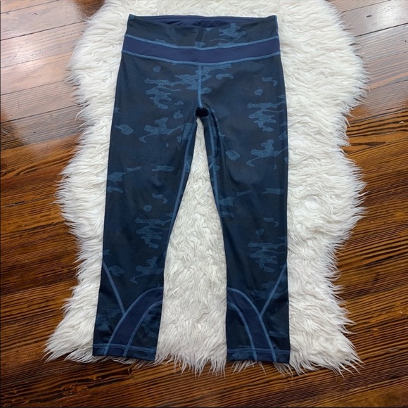 lululemon athletica Pants - Lululemon Run Inspire Crop Savasana Blue Camo
